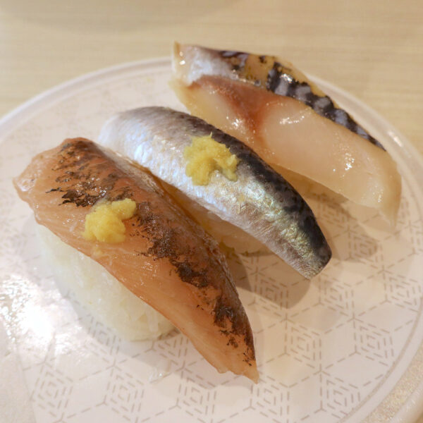 光り物三種盛り あじ・とろいわし・しめさば（210円）