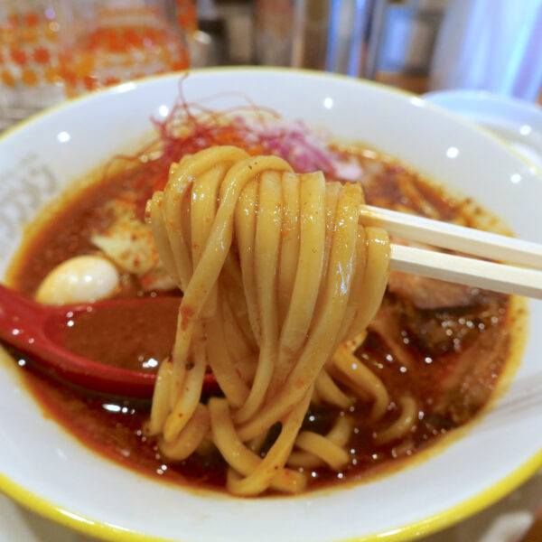 つるんつるんの麺としっかり辛いスープ