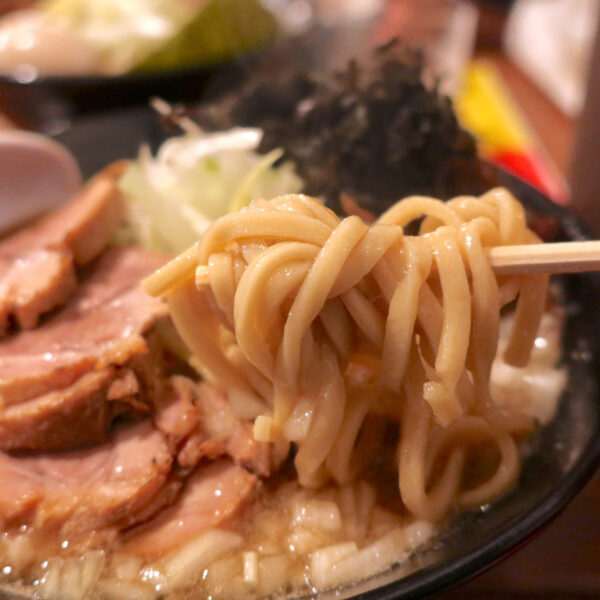 背脂が入ってまろやかな魚介のスープ