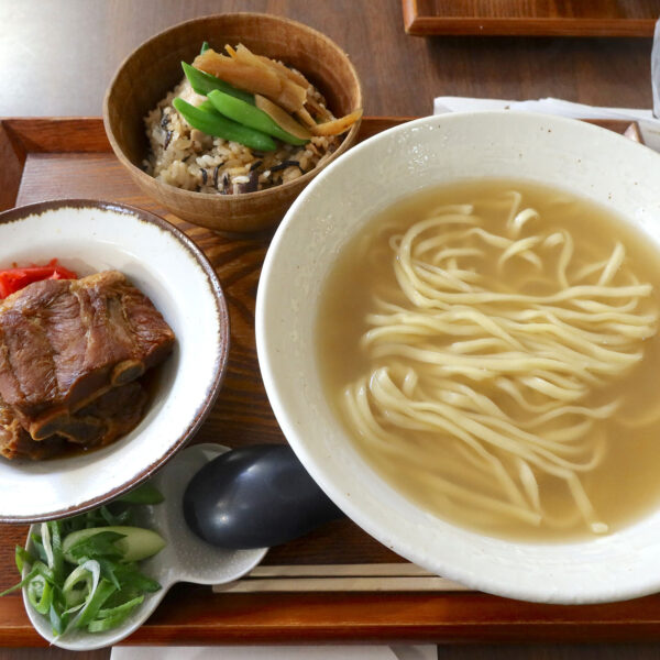 ソーキ・そば(950円)+じゅしぃ(300円)