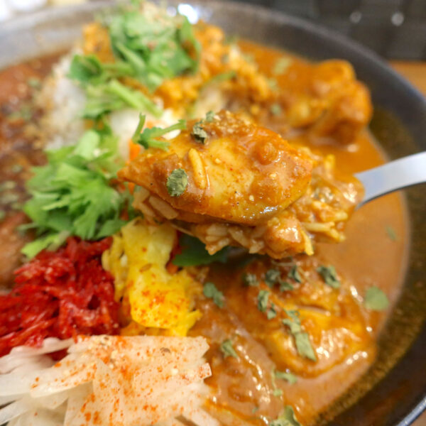 鶏だしと魚介だしの旨み推しチキンカレー