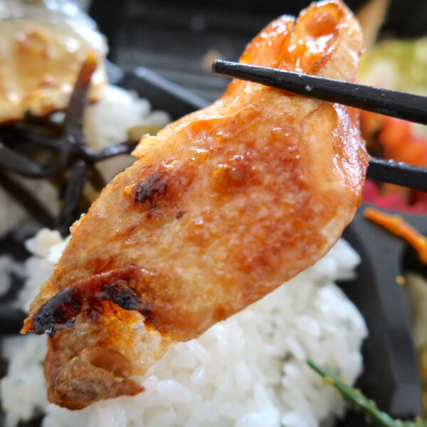 鮭は皮もうまい