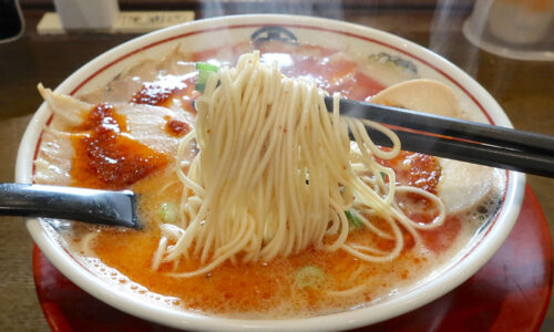 豊見城「豚骨ラーメン まる・安」で特製赤から豚骨＋ねぎ替玉