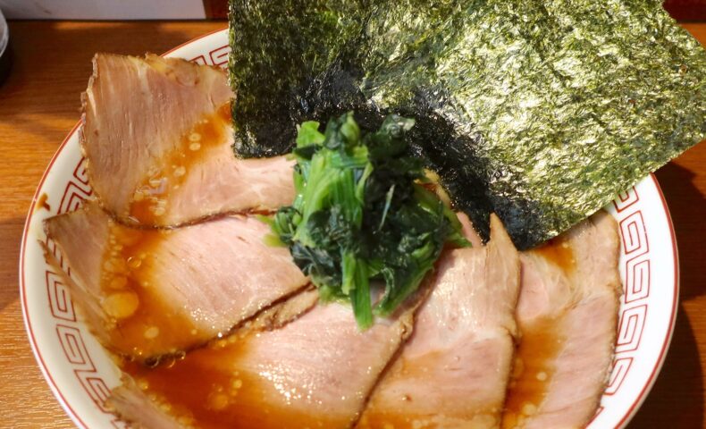 那覇・曙「麺処 みな家」で限定・とり醤油らーめん＋チャーシュー増し