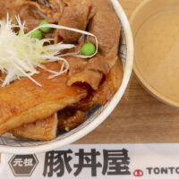 ニューオープン！ 那覇「元祖豚丼屋TONTON 那覇久茂地店」で豚バラ＆ロースのハーフ＆ハーフ丼