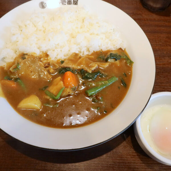 グランド・マザー・カレー＋ハーフほうれん草＋半熟タマゴ（1.276円）