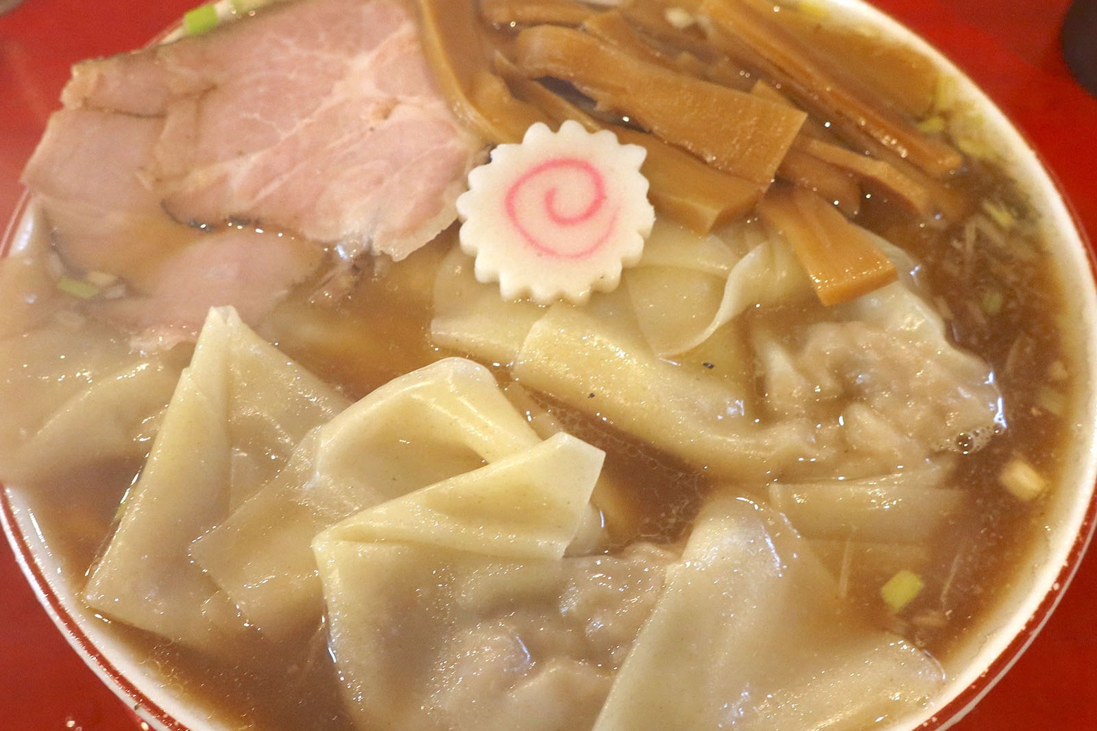 宜野湾「麺と飯ソウハチヤ がろんちゃん店」で限定・肉煮干しワンタン