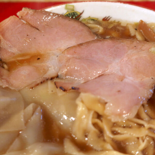 柔らかく脂も感じるチャーシュー