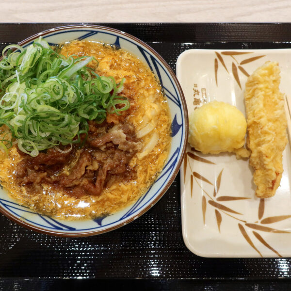 肉がさね玉子あんかけ 並（840円）＋半熟たまご天（160円）＋かしわ天（220円）