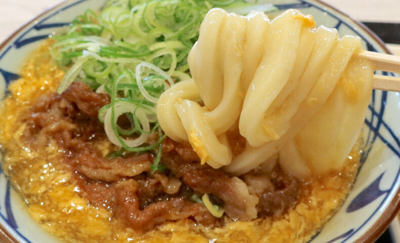 「丸亀製麺」の限定・肉がさね玉子あんかけうどんに肉＆玉子の天ぷらを重ねて