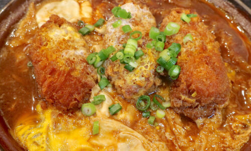 とんかつチェーン「かつさと」で限定・かき味噌鍋定食は牡蠣もうまいが味噌玉ご飯もうまい