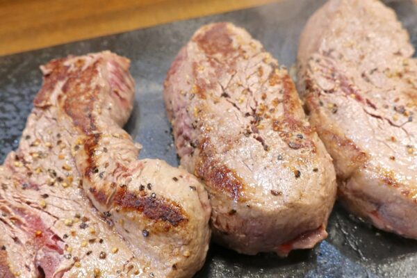 馬力をチャージ！ 「やっぱりステーキ」で店舗限定・馬ヒレステーキ 300g