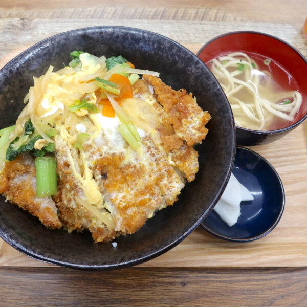 カツ丼（950円）