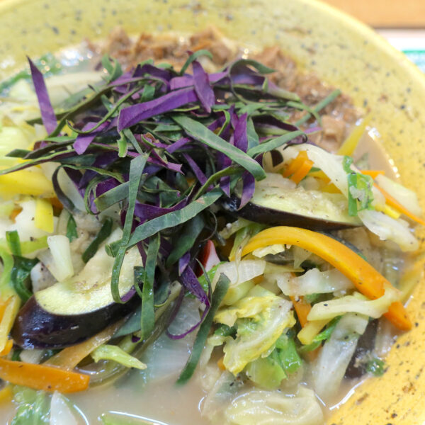 島野菜のハンダマが目立つ