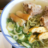 浦添「麺屋 ちばとぉ~んど」で月桃香る沖縄ソーキそば