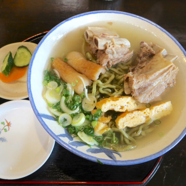 月桃ソーキそば(800円)