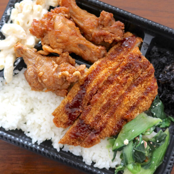 手羽元の唐揚げとトンカツ
