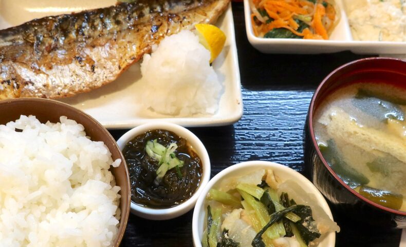 那覇・県庁前「風林火山」で焼魚定食 さば塩