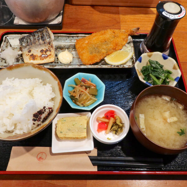 鯖の塩焼といわしの梅しそフライの青魚定食(1,200円)