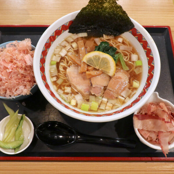 鰹と煮干の中華そば（950円）＋鰹節ごはん 小（200円）