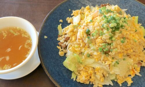 那覇・赤嶺「上海ヌードル 珊」でヌーベルシノワ的蟹とレタスのチャーハン