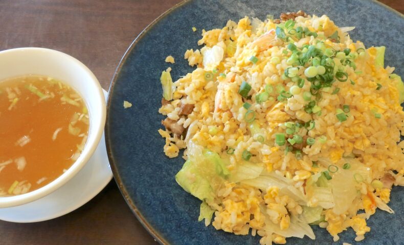 那覇・赤嶺「上海ヌードル 珊」でヌーベルシノワ的蟹とレタスのチャーハン