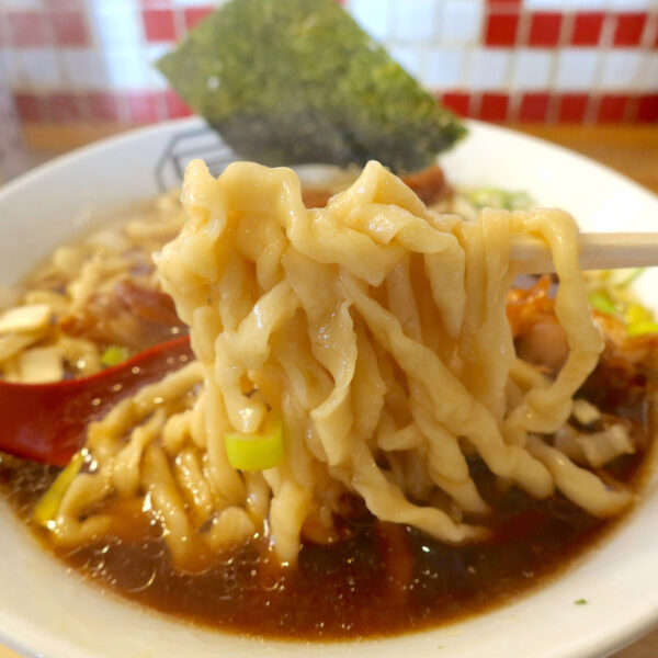 極太縮れ麺