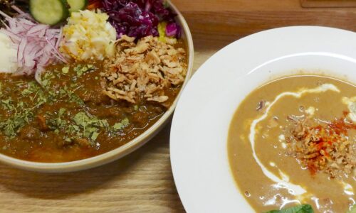 那覇「大道CurryChan」でチキントマトカレー＆イカとアサリのスープ