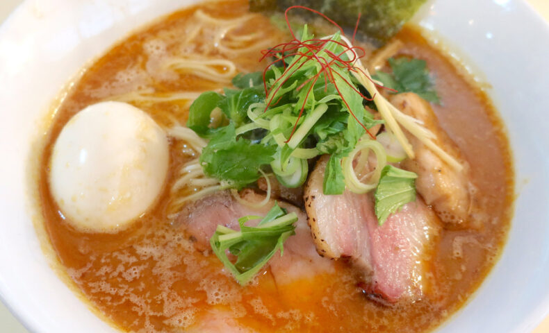 与那原町「NAGISA」で特製SPICY魚介豚骨＋餃子＆ニンニク味噌タレ