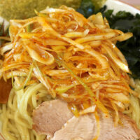 宜野湾「麺と飯ソウハチヤ がろんちゃん店」で限定・背脂辛味噌ネギつけ麺 200g