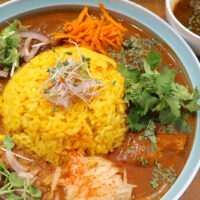 那覇・安里「ヤマナカリー」で旨み爆発！ 鶏と豚の４種のカレー