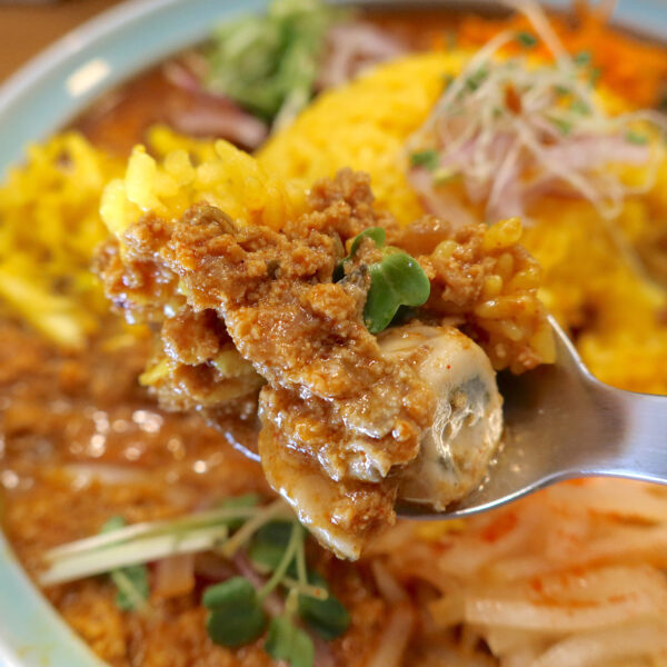 牡蠣の旨み全開! 刻み牡蠣の芳醇鶏キーマカレー