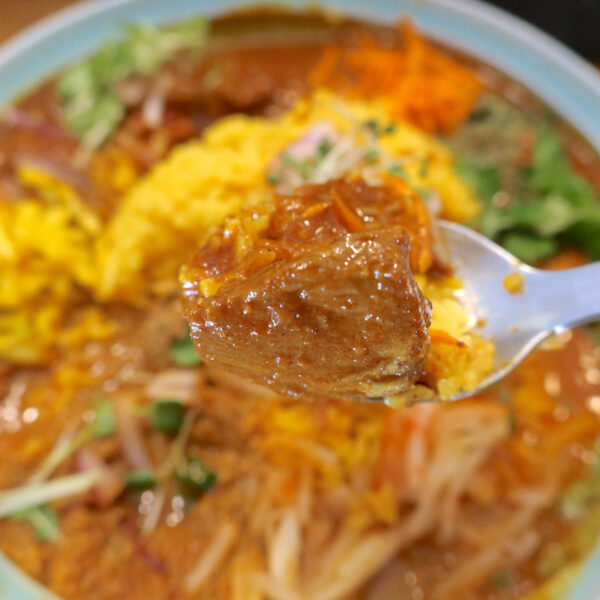 芳醇スパイス薫る 赤ワインと煮込んだポークビンダルー