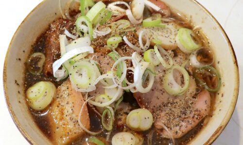 那覇・安里「沖縄そば SOBA DAY」で限定・大道ブラック 肉全部のせ＆じゅーしー