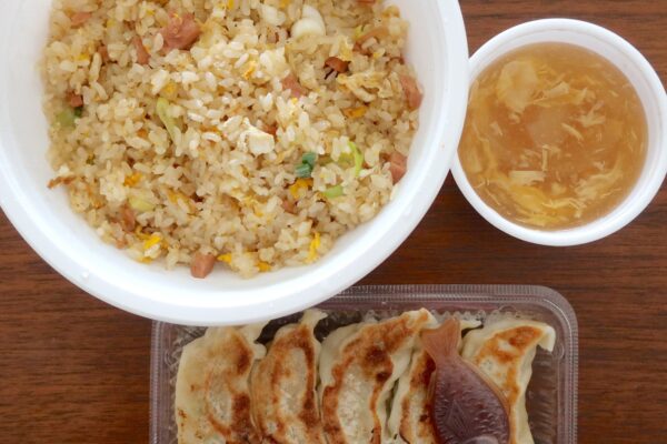 那覇・曙「あけぼのラーメン」の炒飯＆餃子のセット・チャーギョー持ち帰りランチ