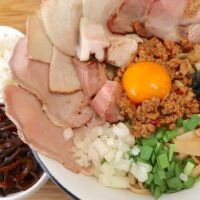 那覇「虎 kitchen（タイガーキッチン）」で肉が主役の台湾まぜそば・あぐーSP台湾まぜそば