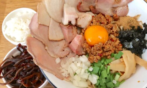 那覇「虎 kitchen(タイガーキッチン)」で肉が主役の台湾まぜそば・あぐーSP台湾まぜそば