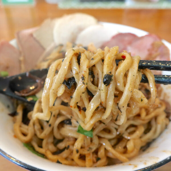 食べごたえのある太麺