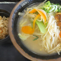 浦添の国道沿い大型沖縄そば店「宮良そば」で旨肉野菜そば 半ジューシーセット