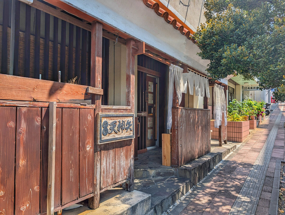 那覇・市立病院前「麺処 天神矢」