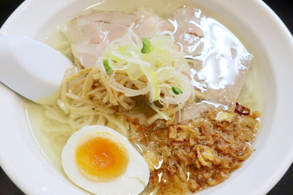 那覇・安里「塩らーめんイナミ」で特選塩らーめん 牛飯セット ふつう