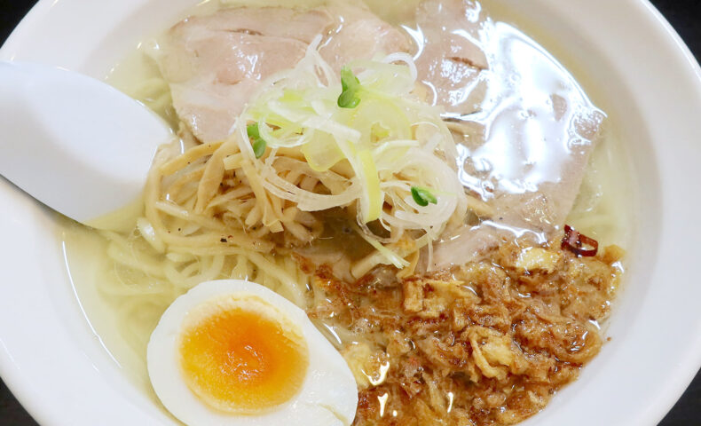 那覇・安里「塩らーめんイナミ」で特選塩らーめん 牛飯セット ふつう