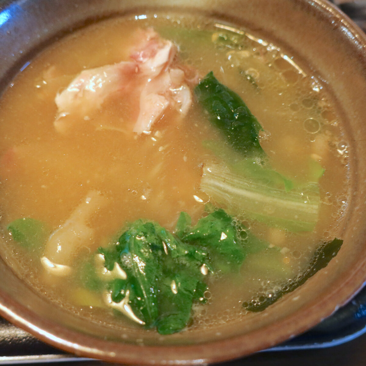 青菜が入った魚汁