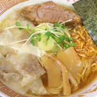 那覇「赤ひげラーメン」の限定・ワンタン入り王道の中華そば 醤油