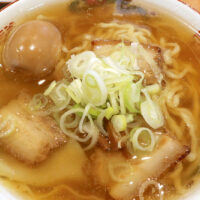 那覇・泉崎「トルネコパーパ」でもちもち麺がおいしい兎琉猫 肉中華そば 大盛り味玉トッピング