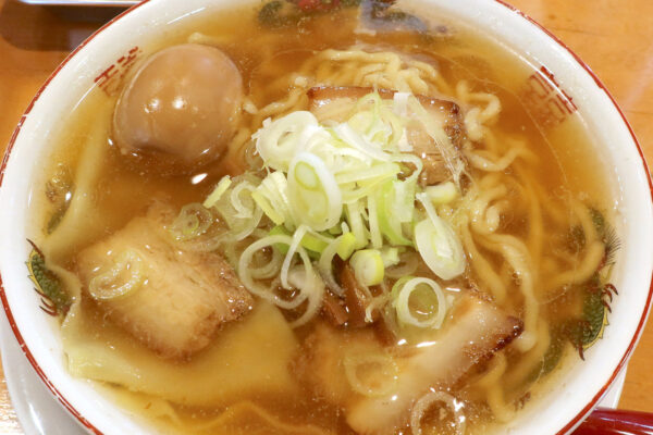 那覇・泉崎「トルネコパーパ」でもちもち麺がおいしい兎琉猫 肉中華そば 大盛り味玉トッピング