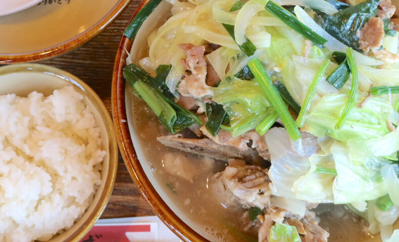 南城市「琉心そば」でボリューム満点のローカルフード・骨汁セット