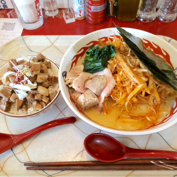 家系✕ラーショ ピリ辛白とんこつ（1,300円）＆ちょい魯肉飯（470円）