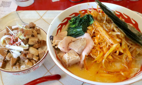 うまいラーメン勢揃い！ 宜野湾「麻婆食堂 福笑い」で家系✕ラーショ ピリ辛白とんこつ＆ちょい魯肉飯