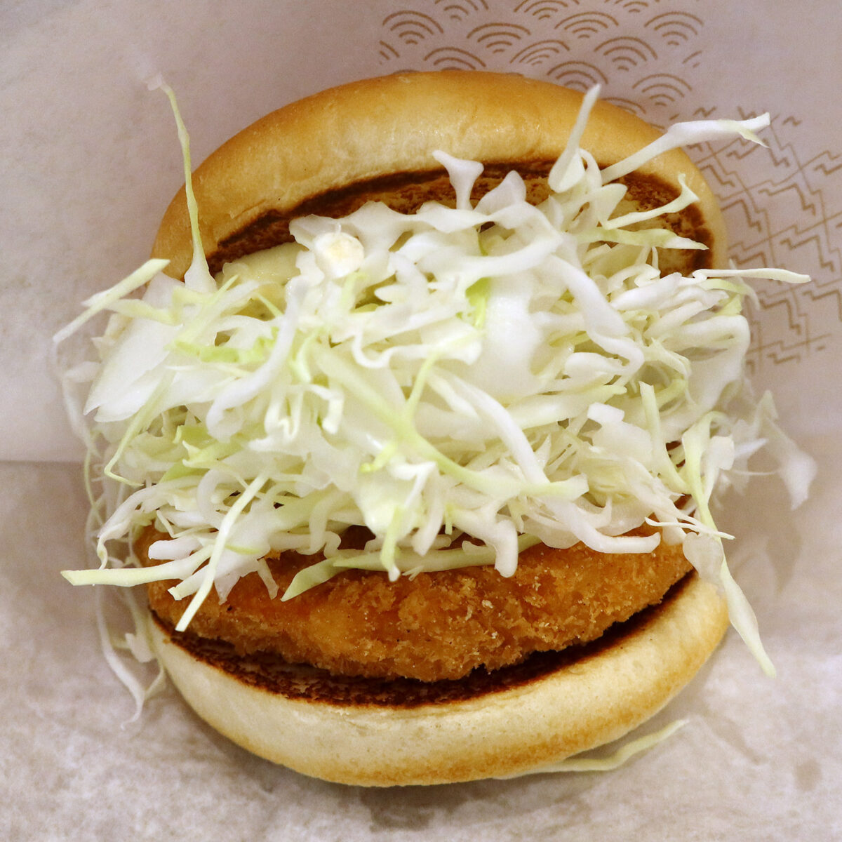 海老カツバーガー（490円）